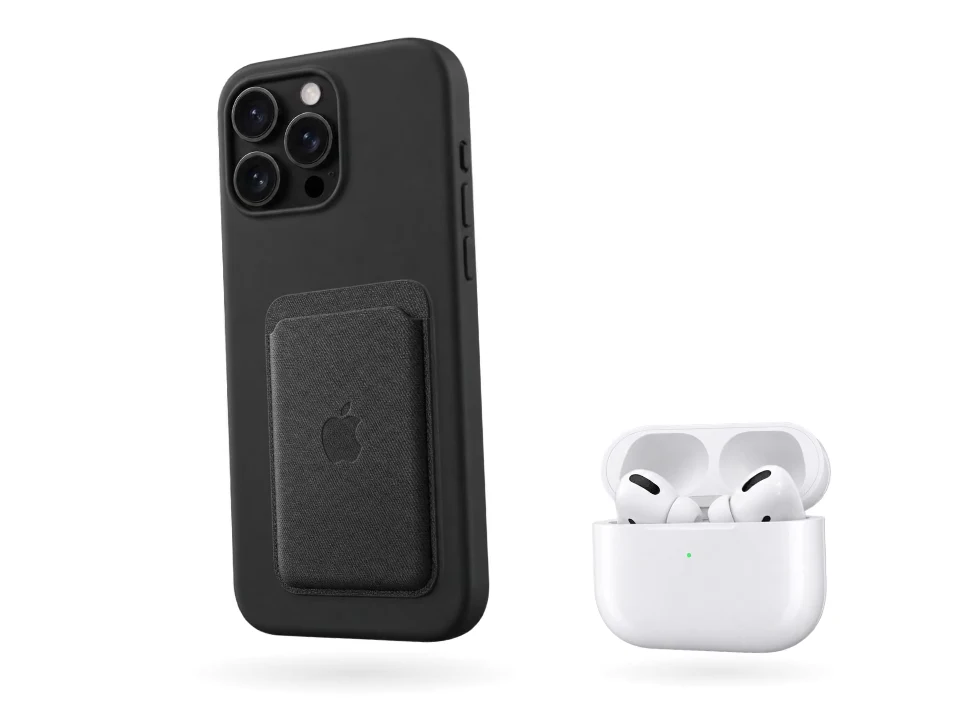 Калъф за iPhone с прикрепен MagSafe портфейл до кутия AirPods